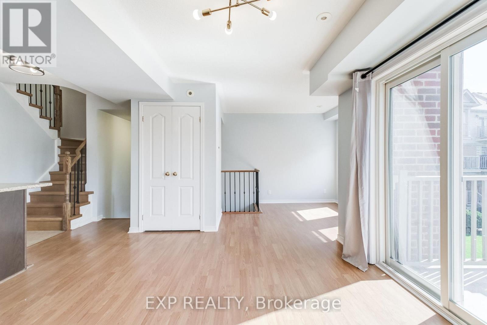 Photo 8 of 60 3250 Bentley Drive, Mississauga ON
