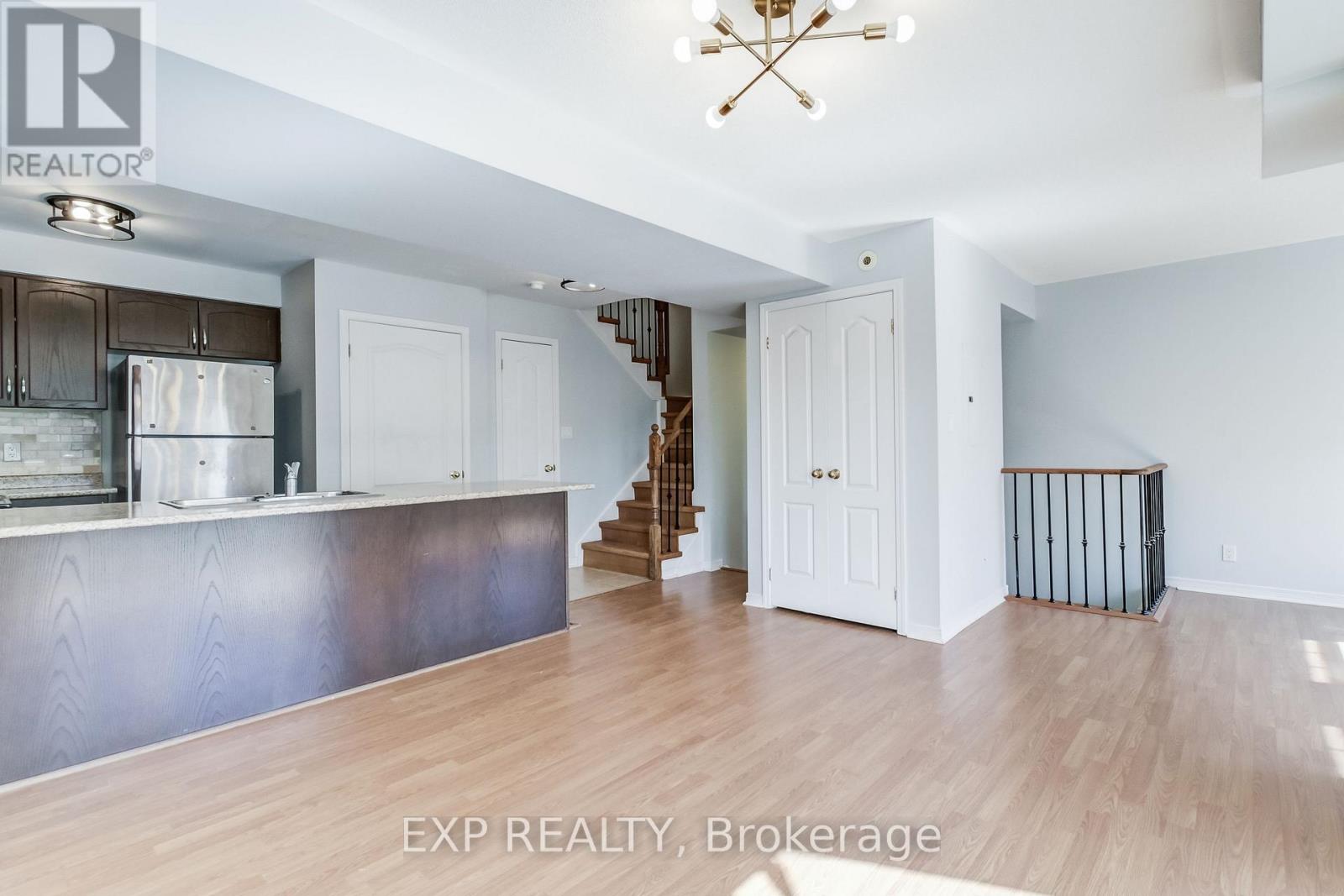 Photo 9 of 60 3250 Bentley Drive, Mississauga ON