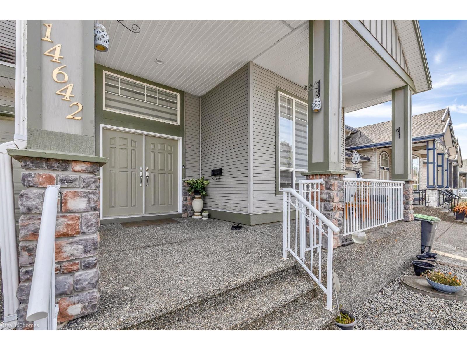 Photo 4 of 14642 67 A Avenue, Surrey BC