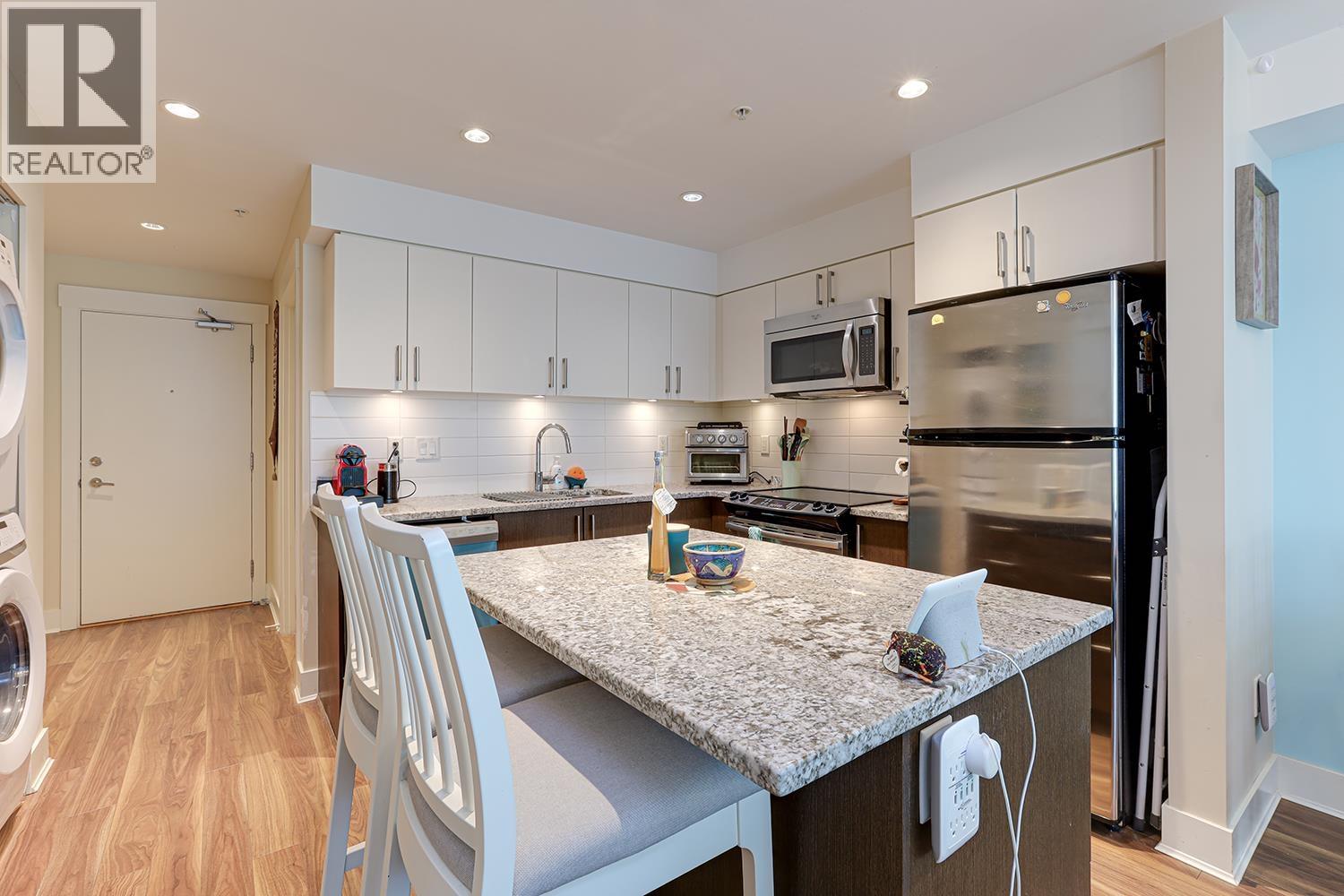 Photo 8 of 208 55 Eighth Avenue, New Westminster BC