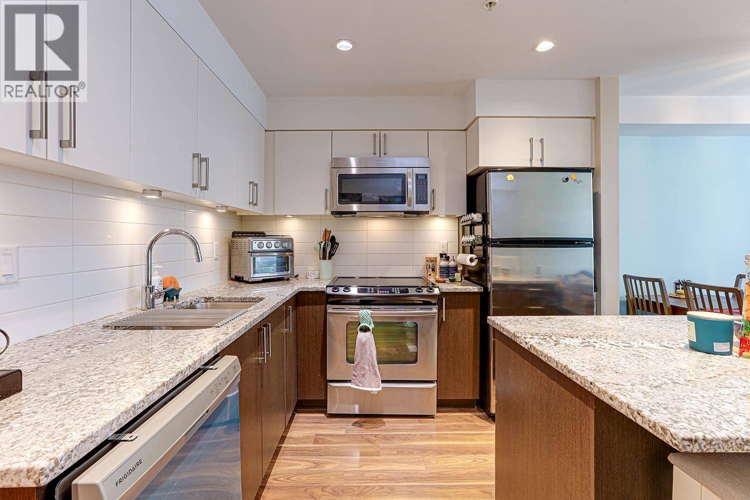 Photo 10 of 208 55 Eighth Avenue, New Westminster BC