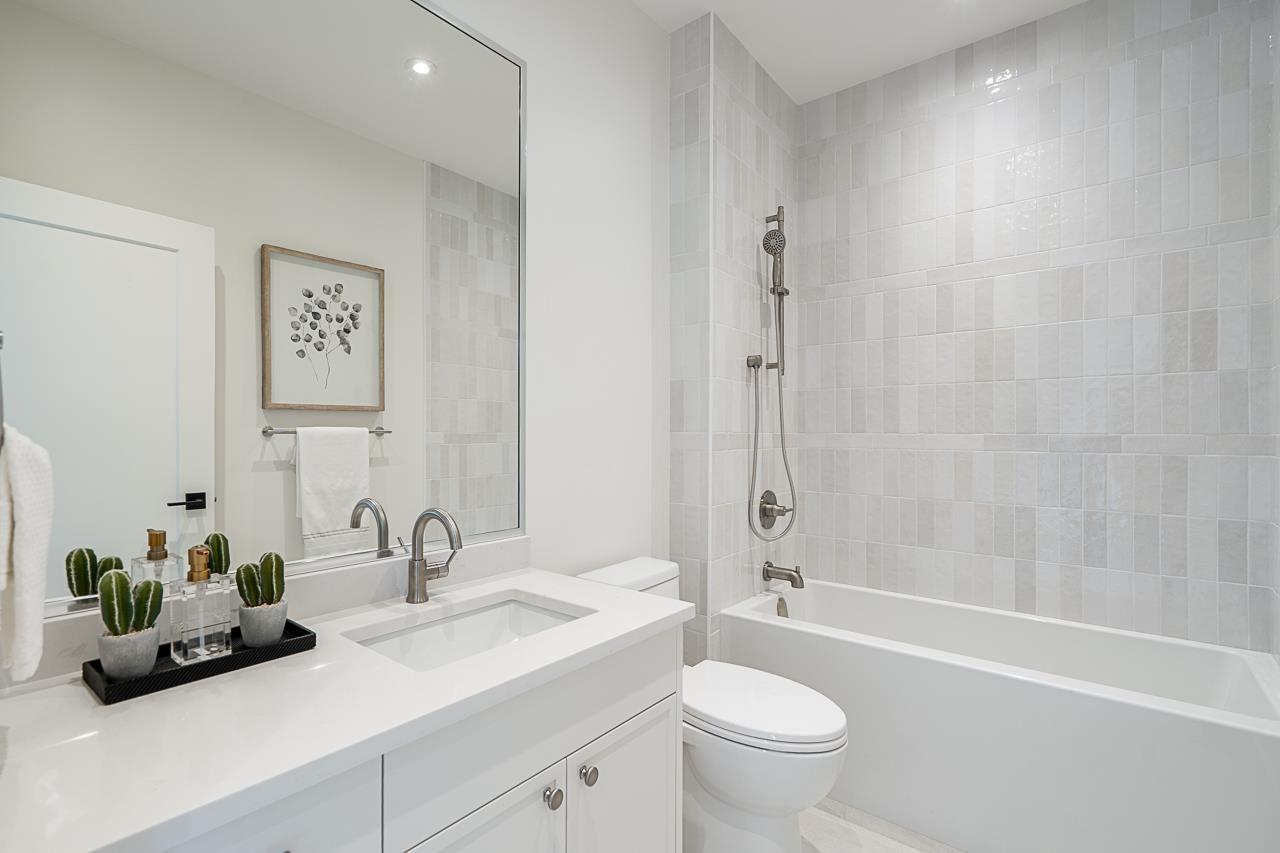 Photo 32 of 20837 45 A Avenue, Langley BC