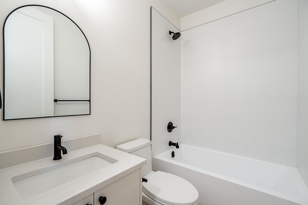 Photo 38 of 20837 45 A Avenue, Langley BC