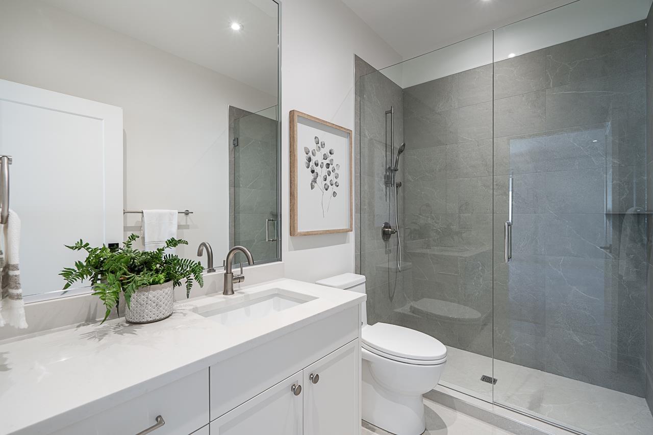 Photo 33 of 20837 45 A Avenue, Langley BC
