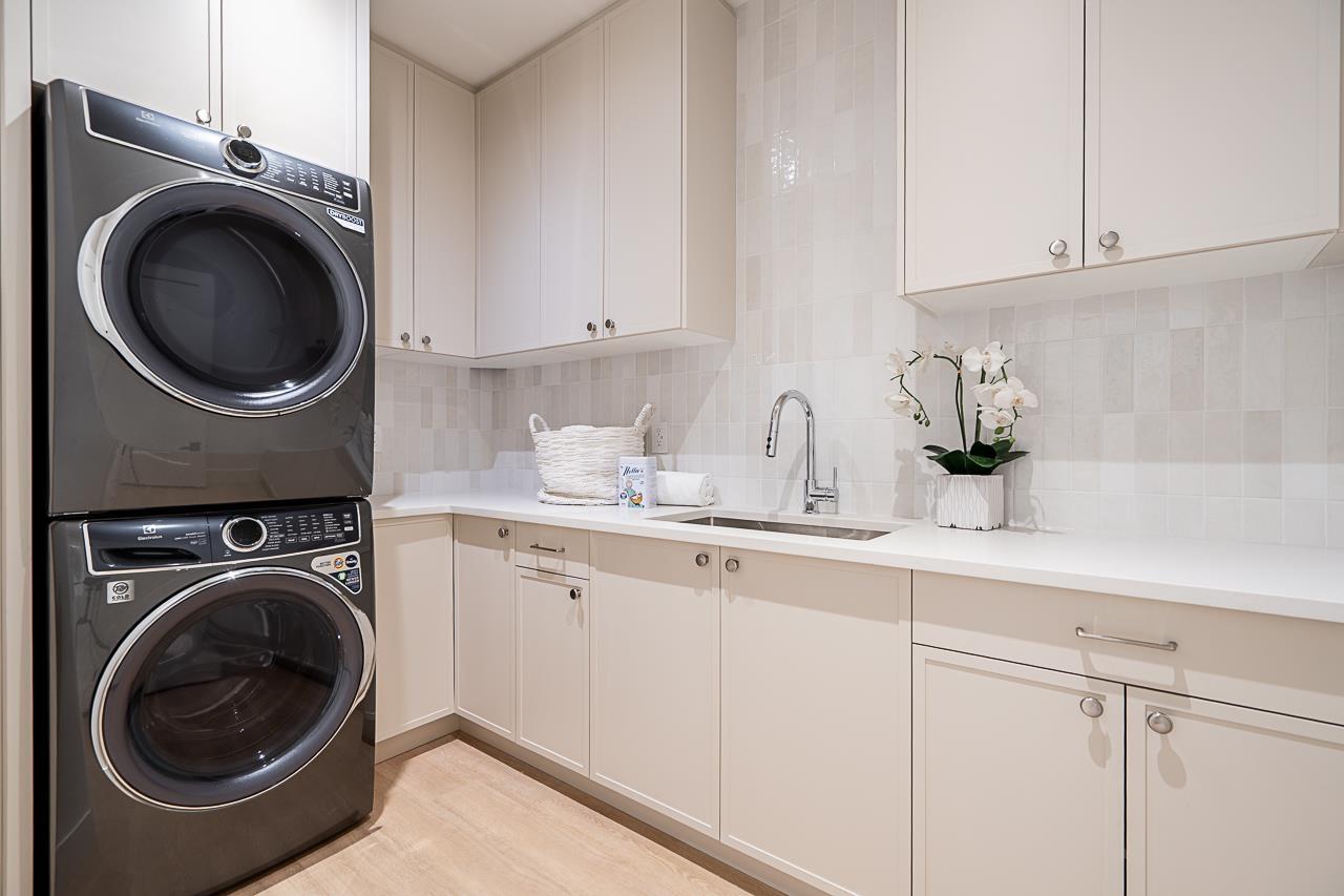 Photo 34 of 20837 45 A Avenue, Langley BC