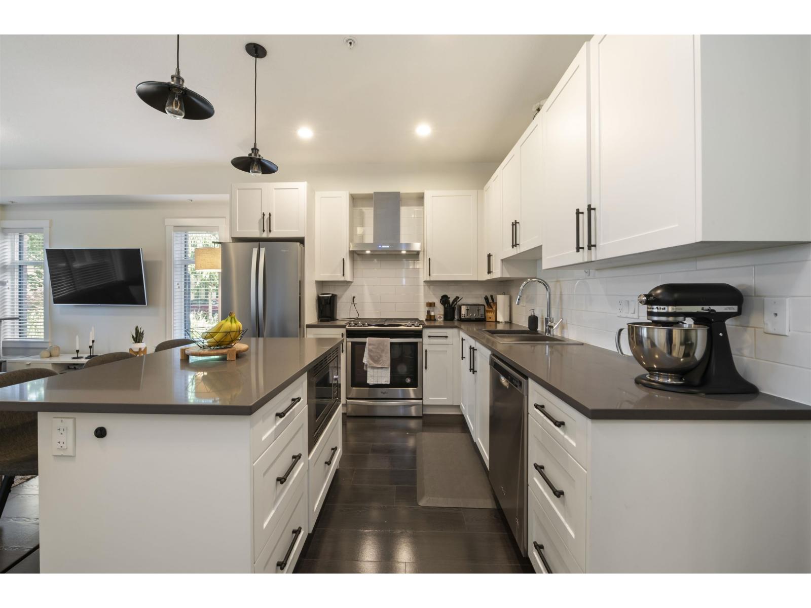 Photo 10 of 101 16528 24 A Avenue, Surrey BC