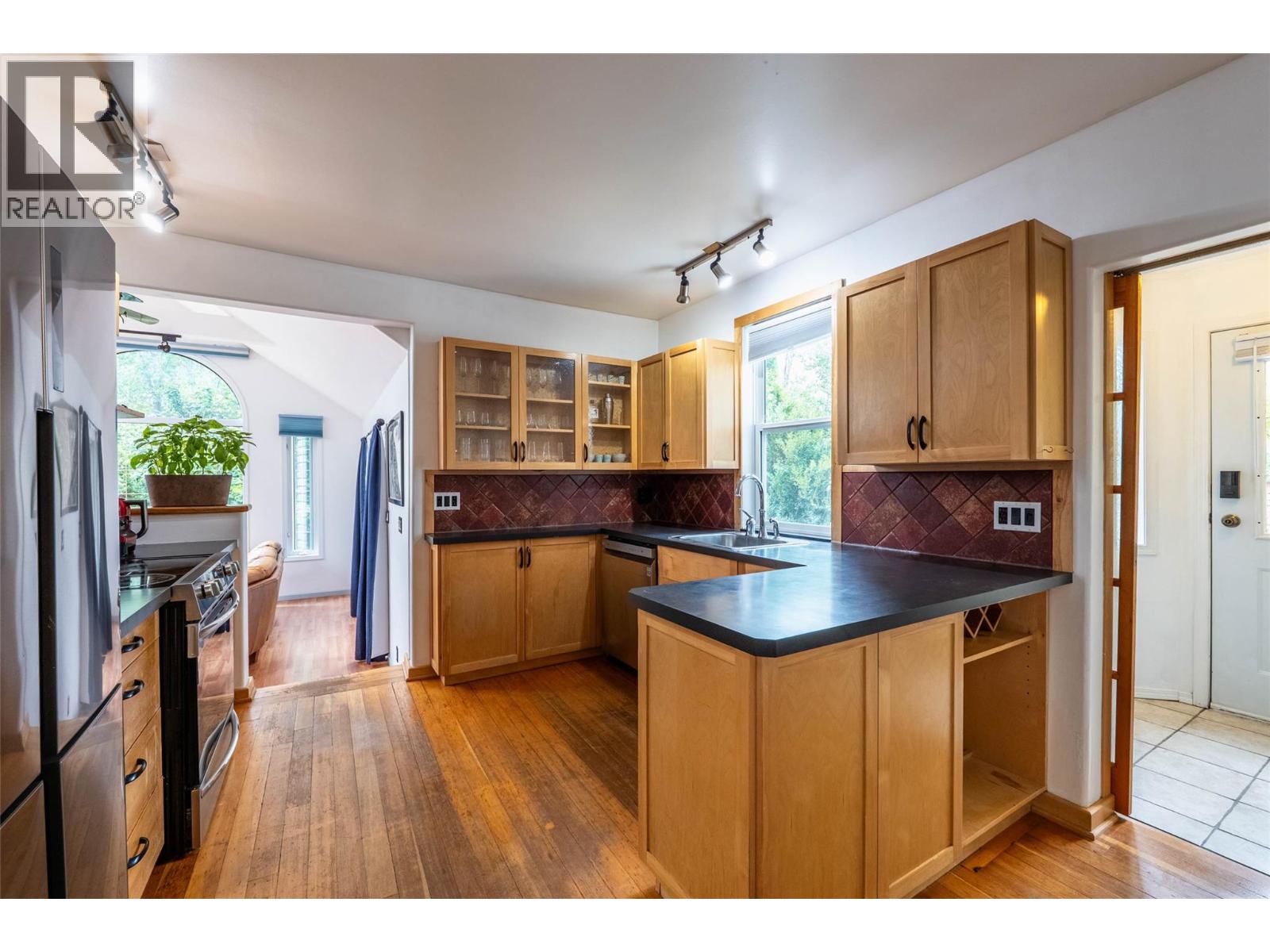 Photo 6 of 106 Richards Street, Nelson BC