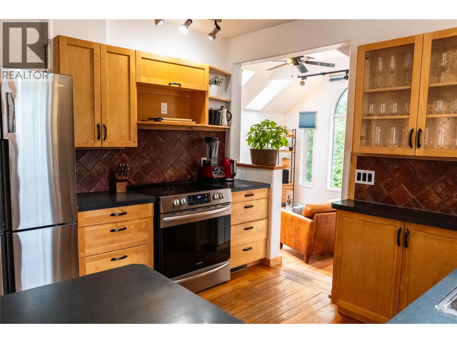 Photo 9 of 106 Richards Street, Nelson BC