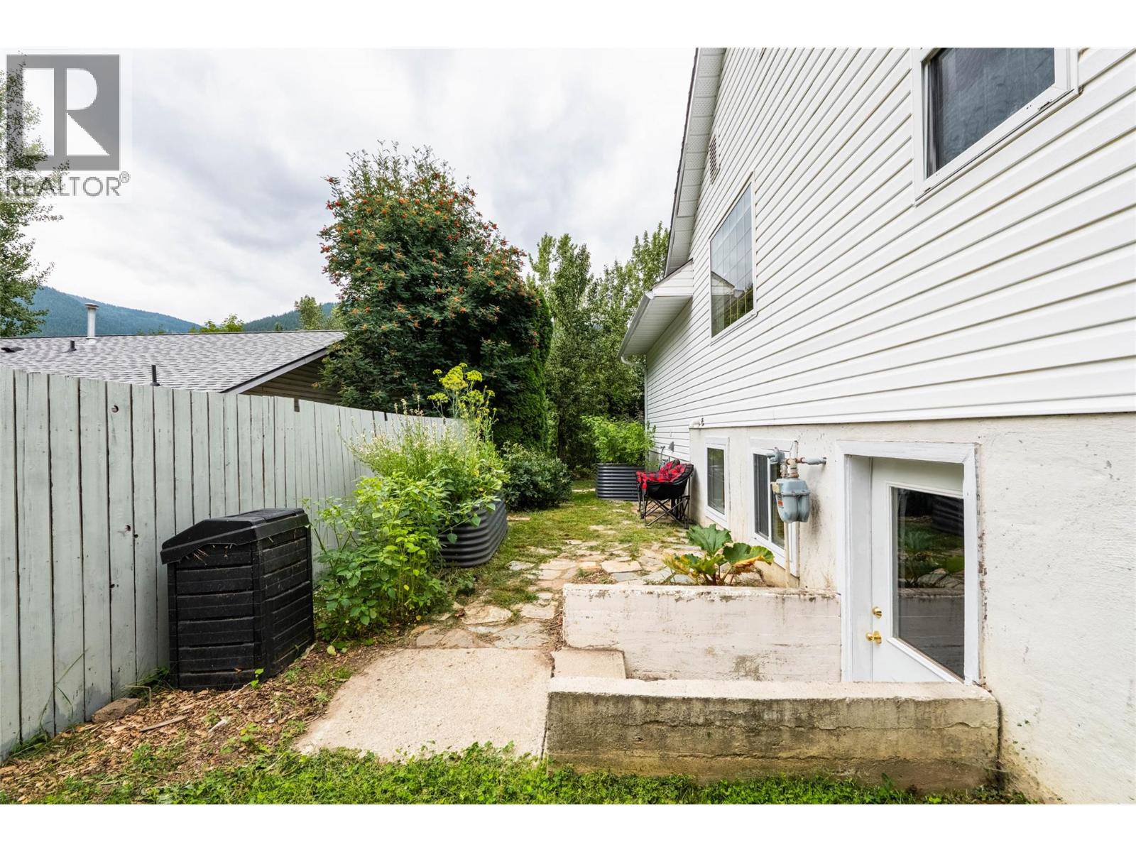 Photo 34 of 106 Richards Street, Nelson BC