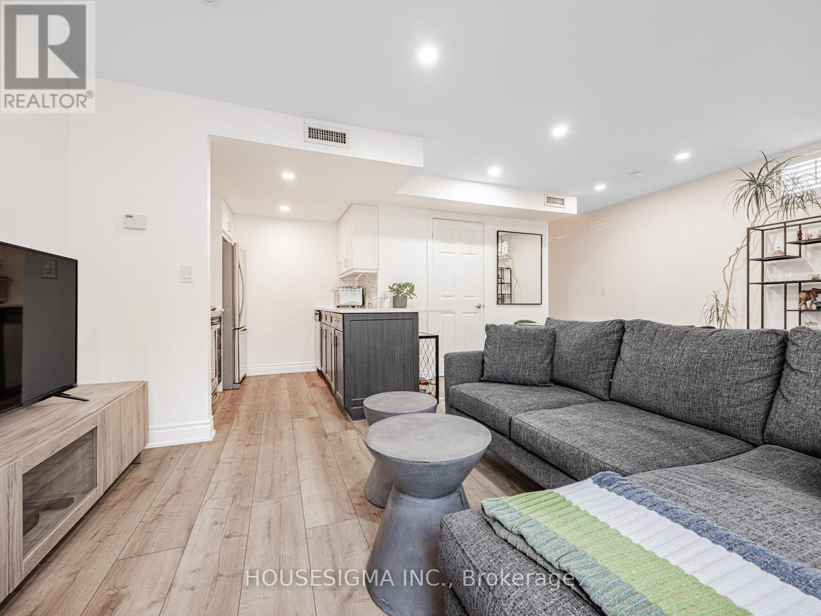 Photo 10 of 5 106 Redpath Avenue, Toronto ON
