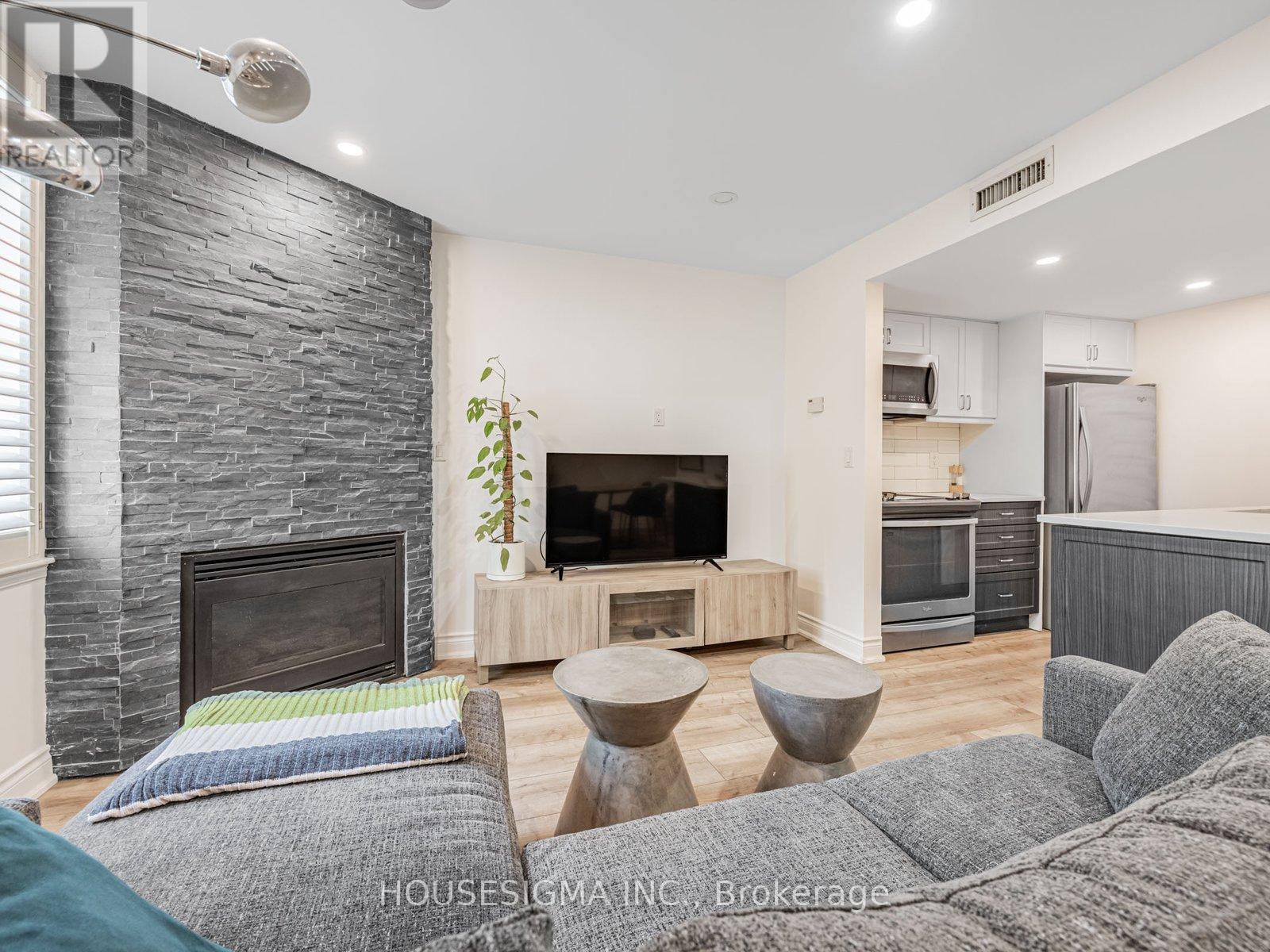 Photo 11 of 5 106 Redpath Avenue, Toronto ON