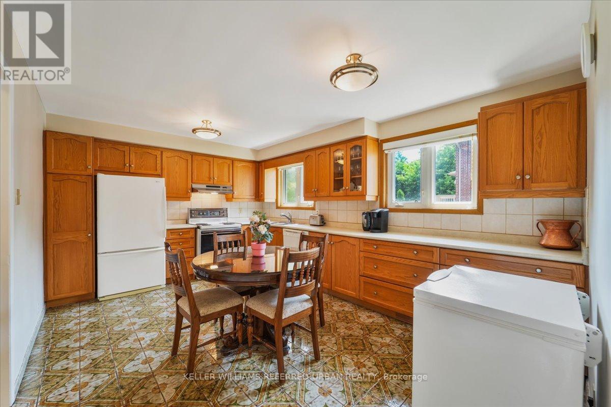 Photo 12 of 25 Farrell Avenue, Toronto ON