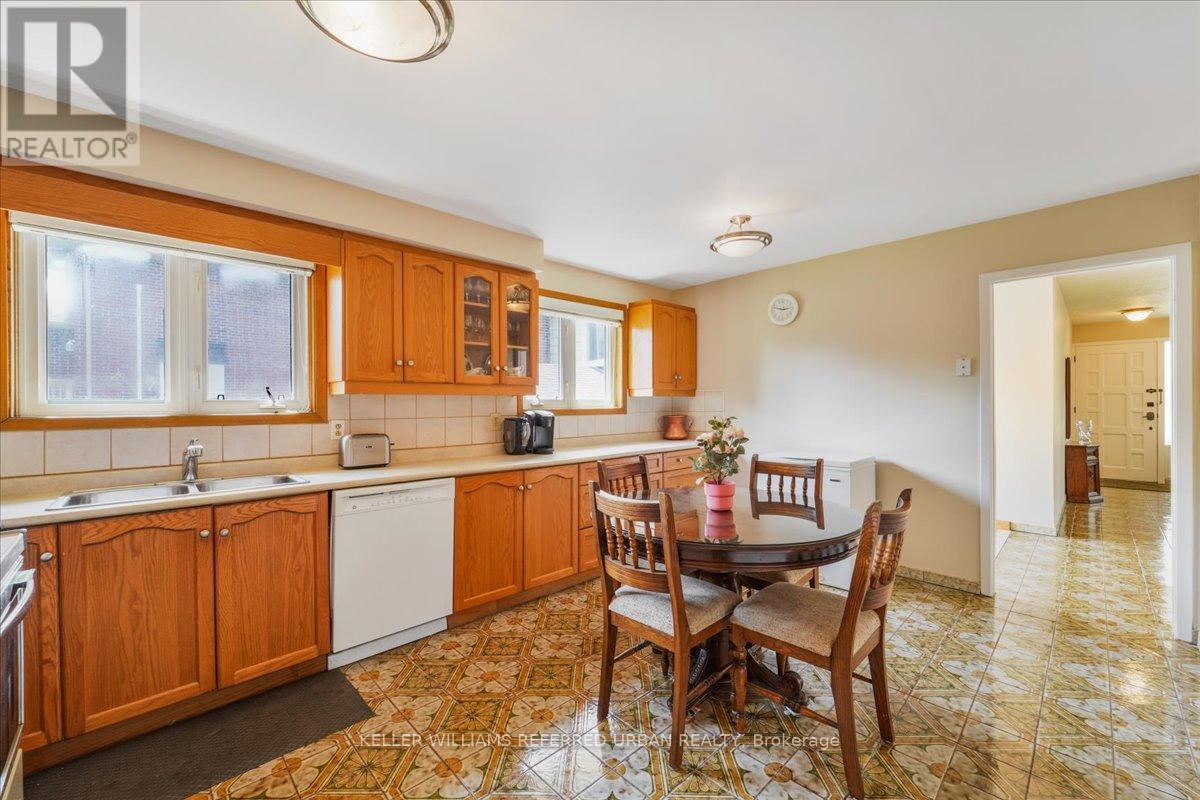 Photo 13 of 25 Farrell Avenue, Toronto ON