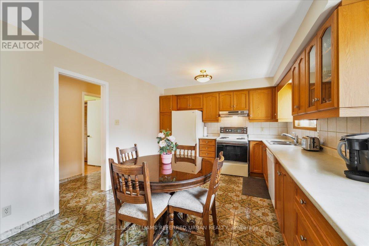 Photo 14 of 25 Farrell Avenue, Toronto ON