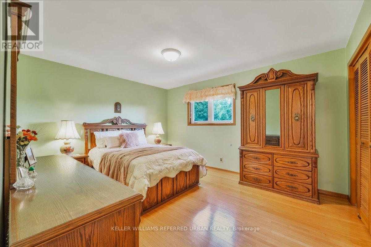 Photo 15 of 25 Farrell Avenue, Toronto ON