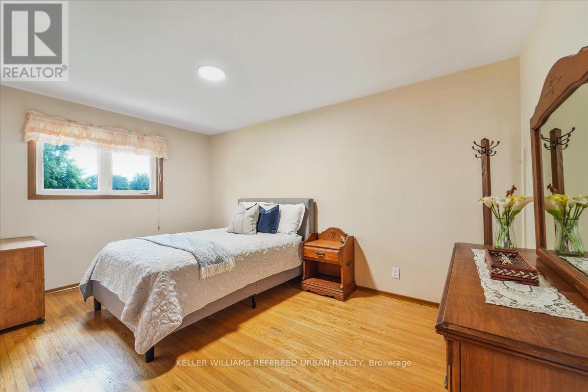 Photo 17 of 25 Farrell Avenue, Toronto ON