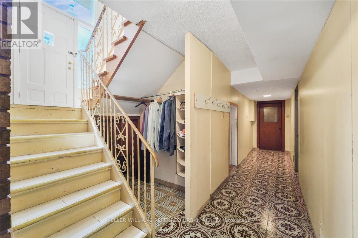 Photo 23 of 25 Farrell Avenue, Toronto ON