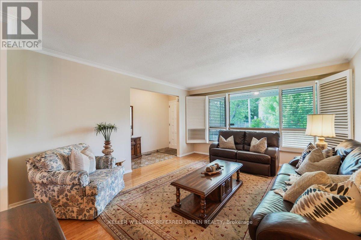 Photo 7 of 25 Farrell Avenue, Toronto ON