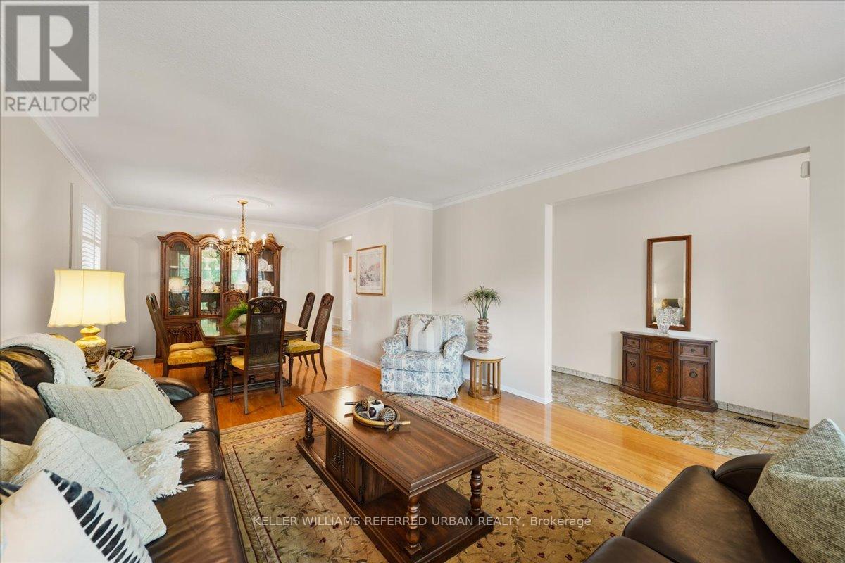 Photo 9 of 25 Farrell Avenue, Toronto ON