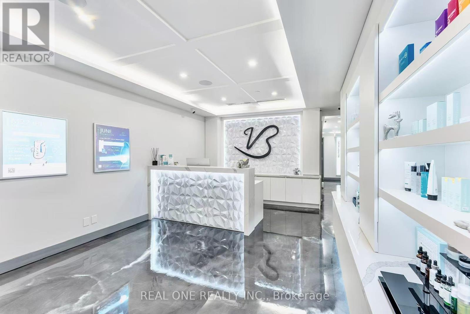 Photo 1 of 6 70 Yorkville Avenue, Toronto ON