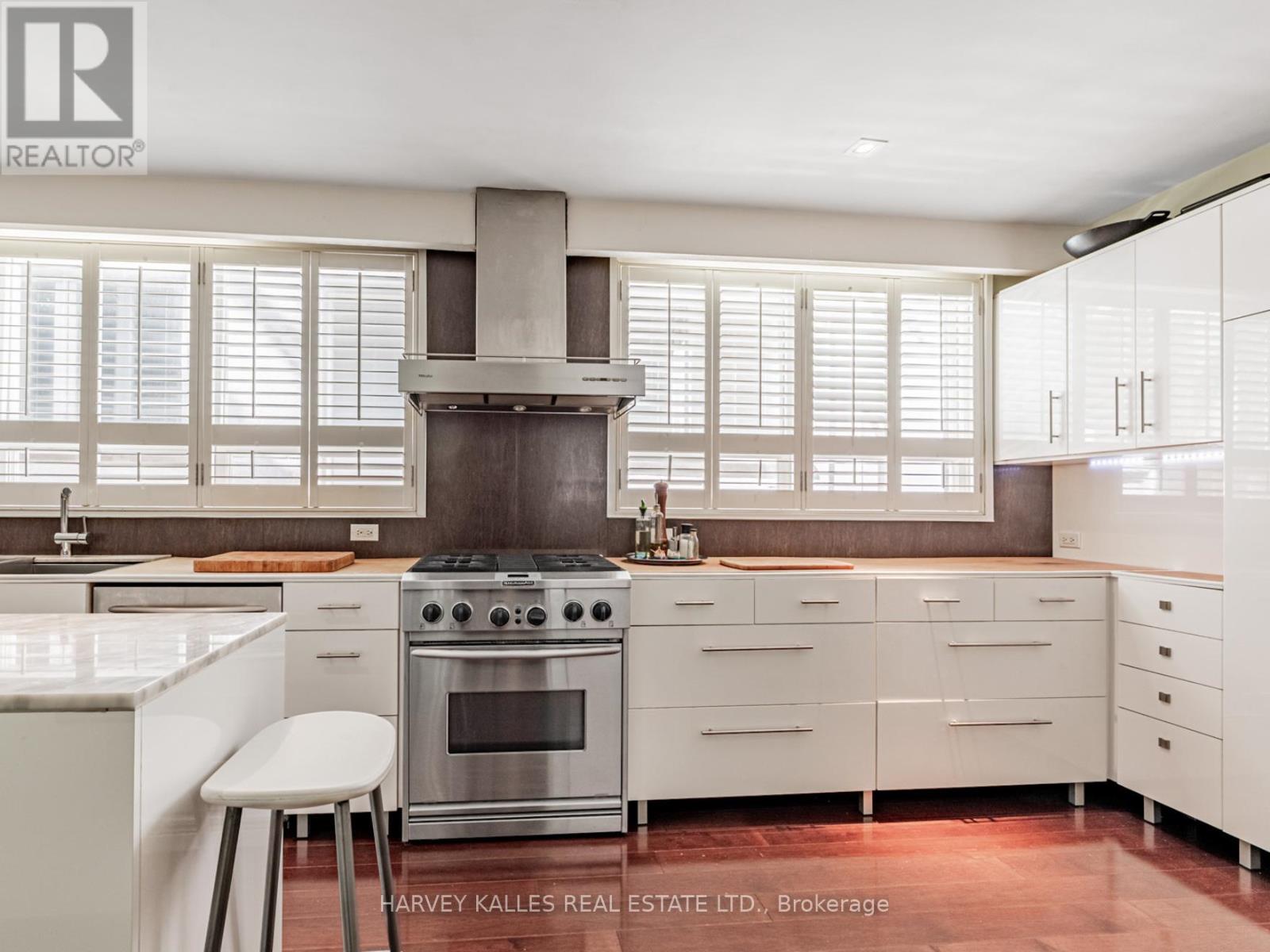 Photo 10 of 15 Ridelle Avenue, Toronto ON