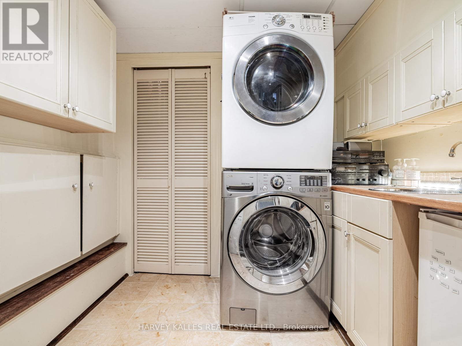 Photo 12 of 15 Ridelle Avenue, Toronto ON