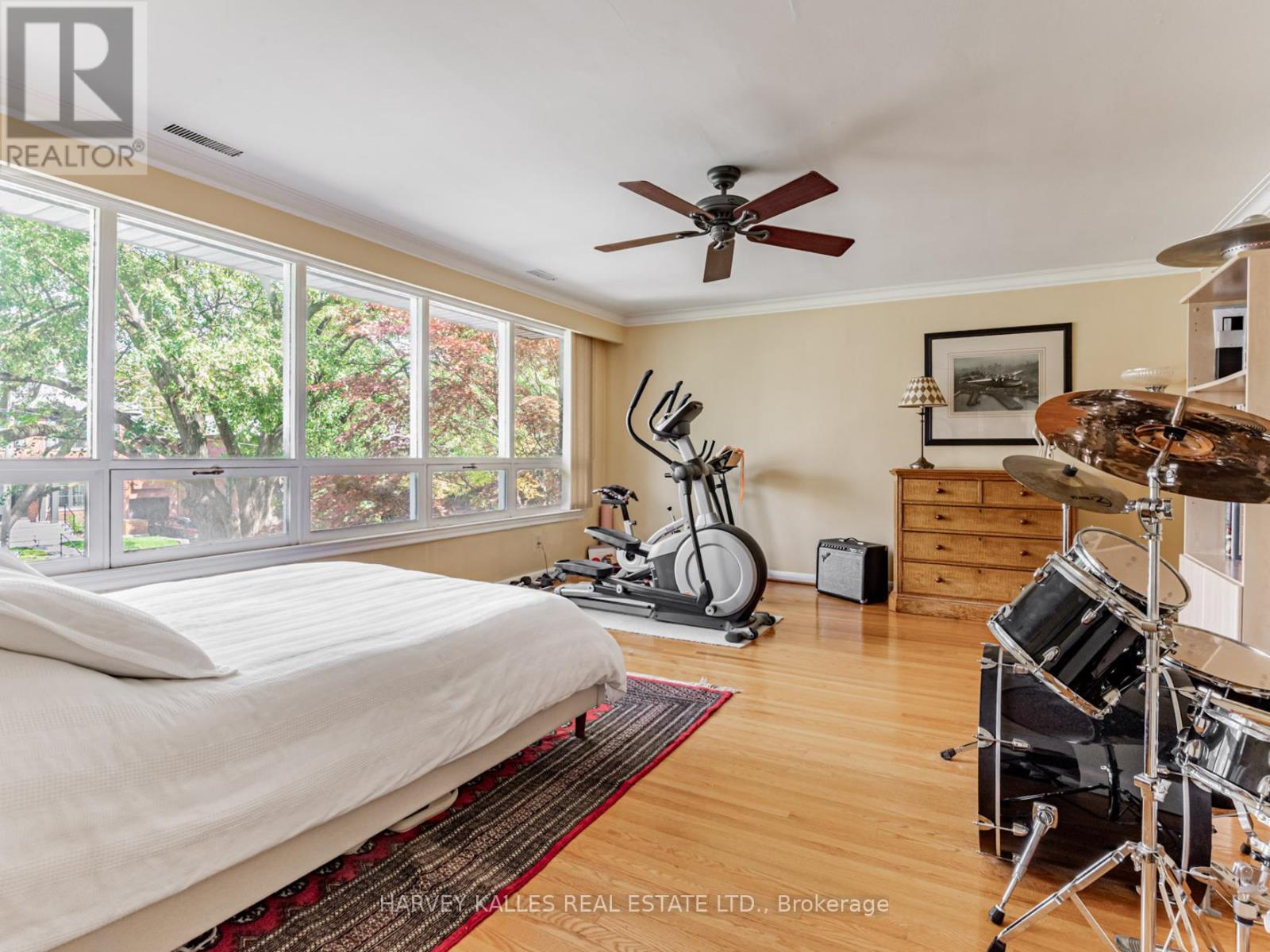 Photo 23 of 15 Ridelle Avenue, Toronto ON