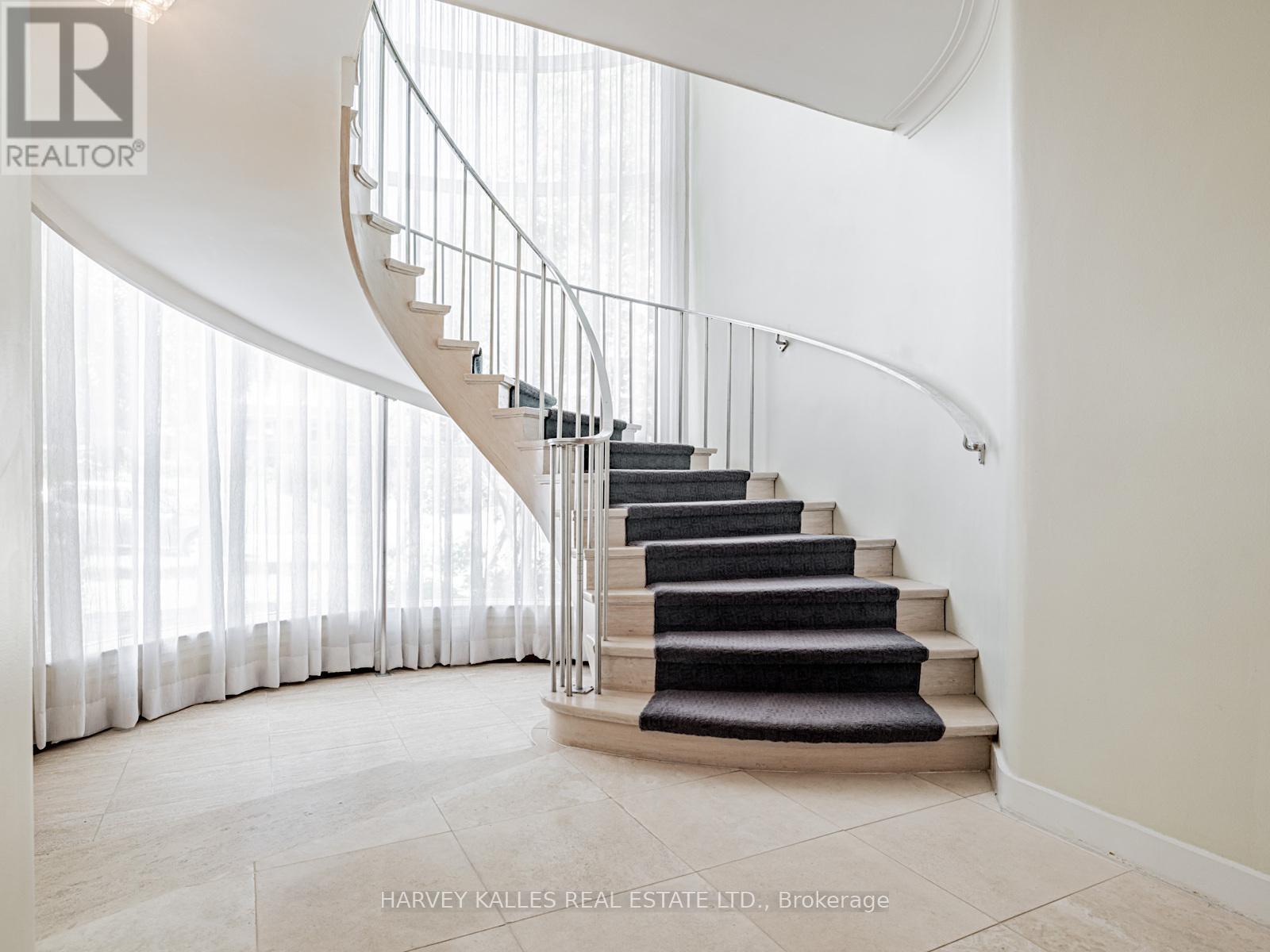 Photo 3 of 15 Ridelle Avenue, Toronto ON