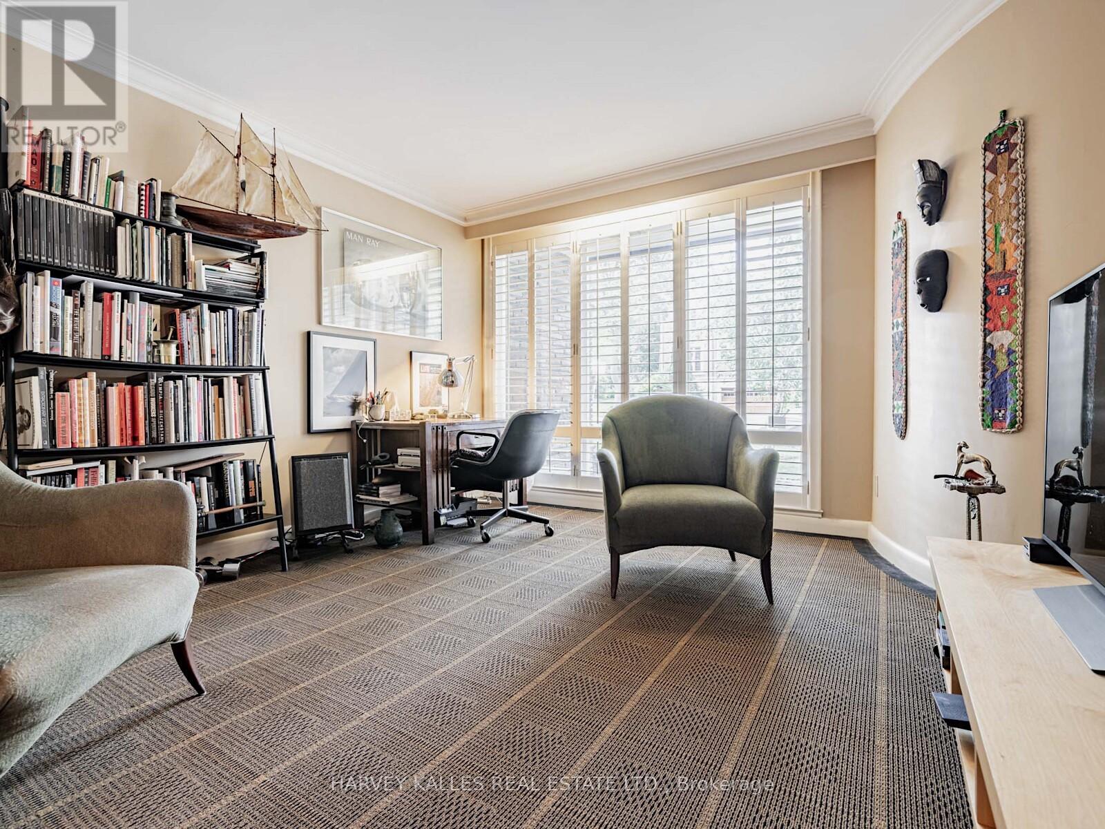 Photo 6 of 15 Ridelle Avenue, Toronto ON