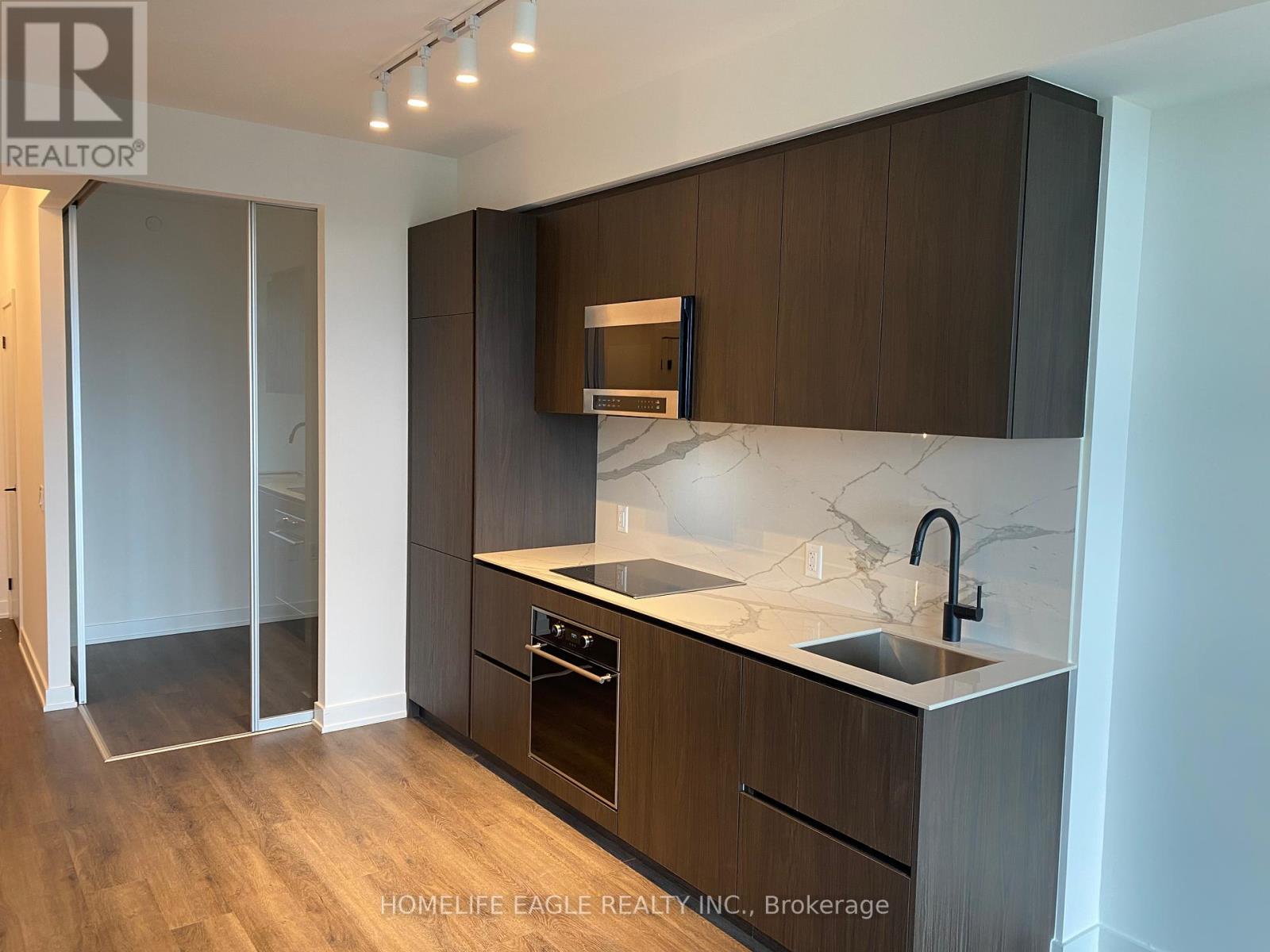 Photo 7 of 3308 117 Broadway Avenue, Toronto ON