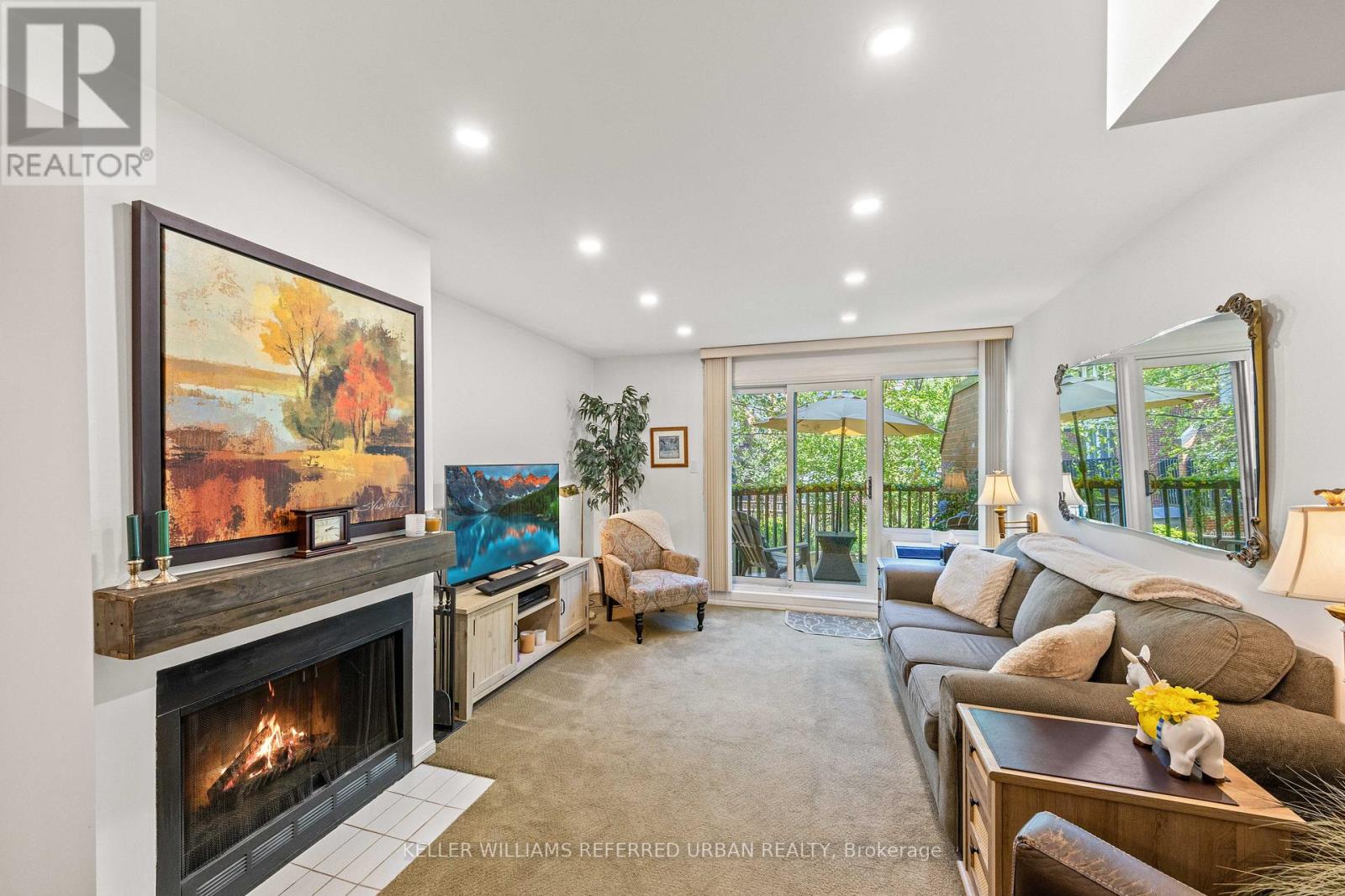 Photo 13 of 618 574 Wellington Street W, Toronto ON