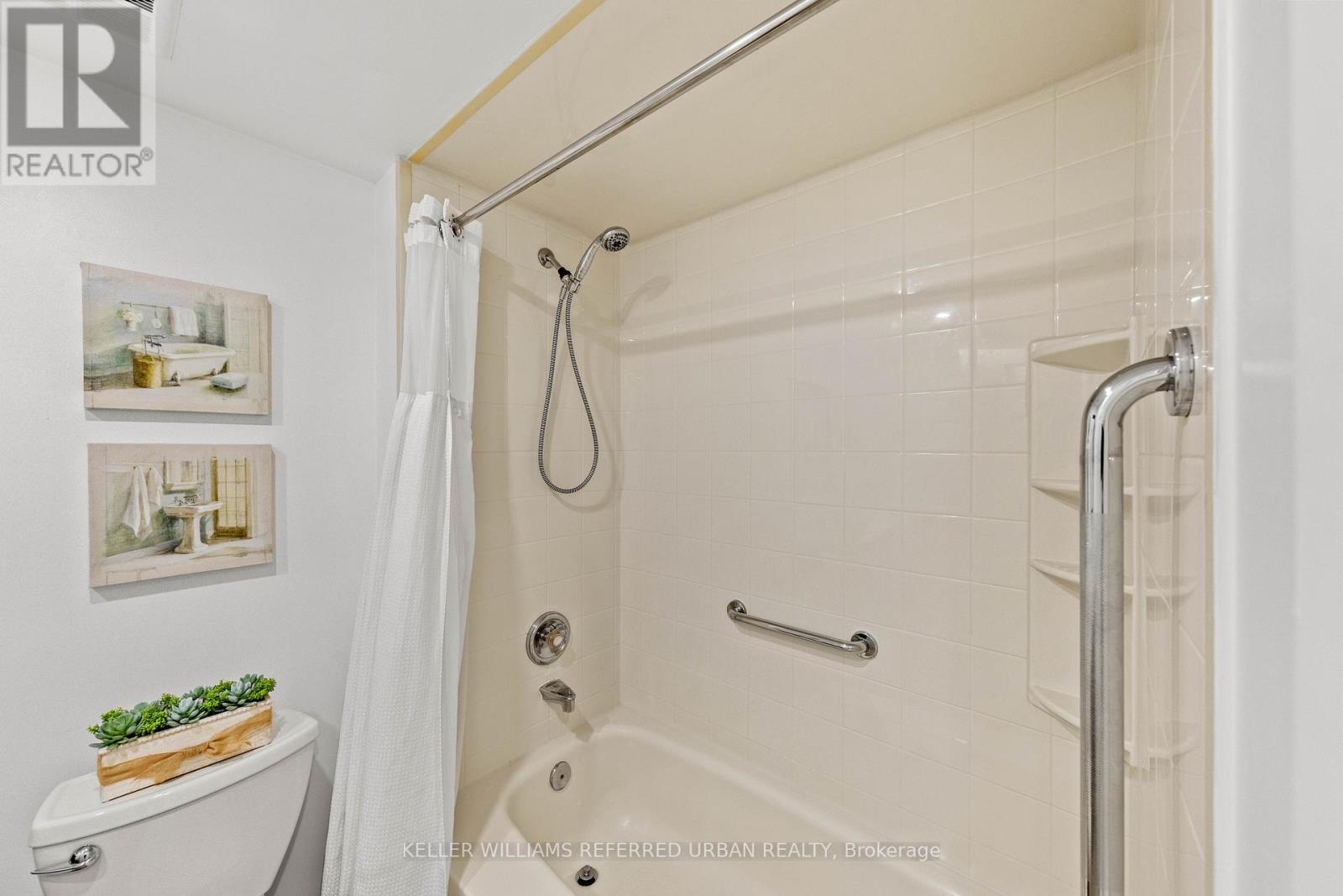 Photo 31 of 618 574 Wellington Street W, Toronto ON