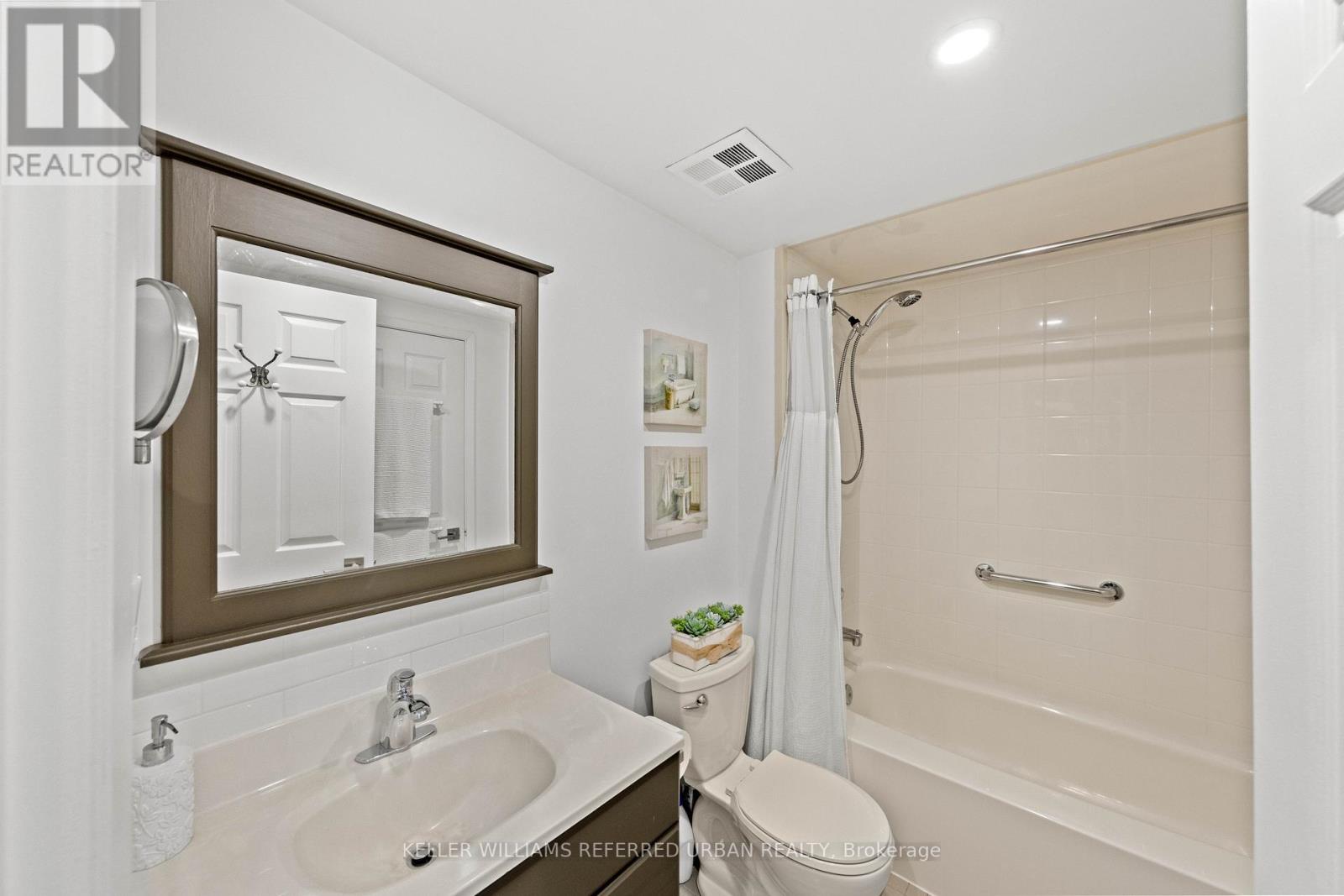 Photo 33 of 618 574 Wellington Street W, Toronto ON