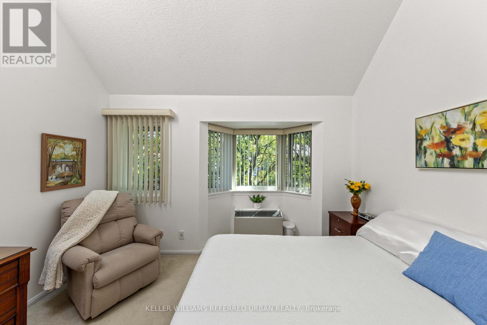 Photo 36 of 618 574 Wellington Street W, Toronto ON