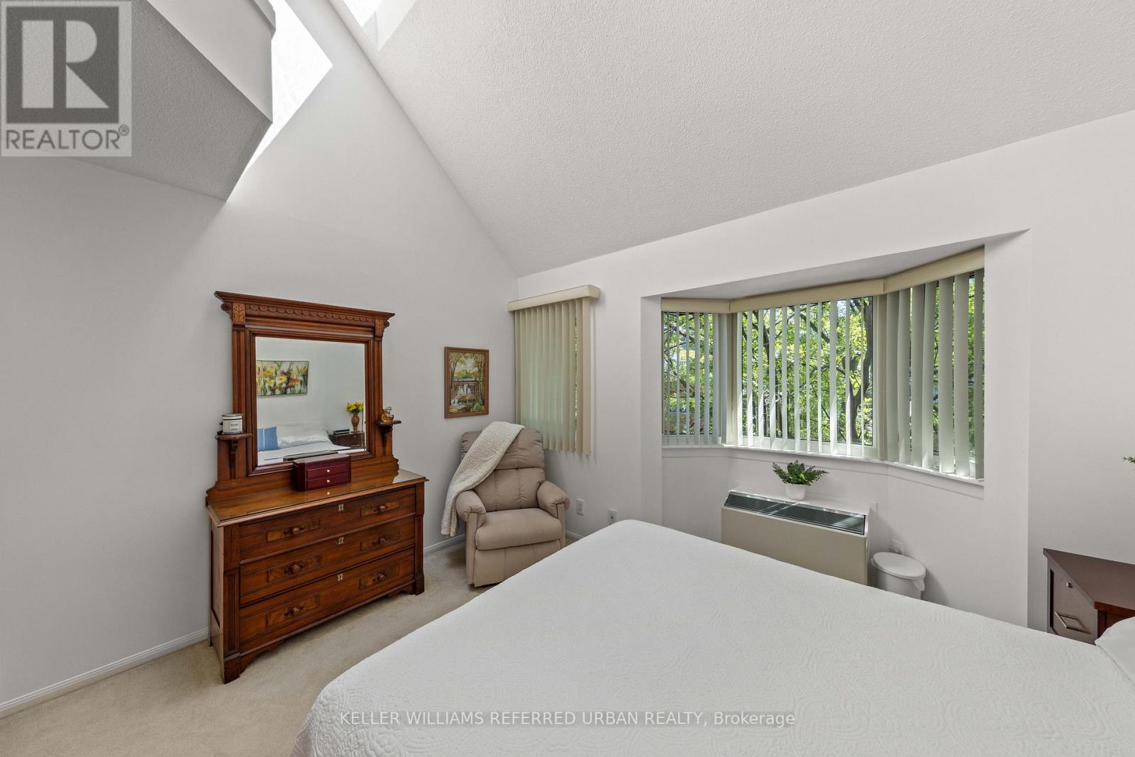 Photo 37 of 618 574 Wellington Street W, Toronto ON