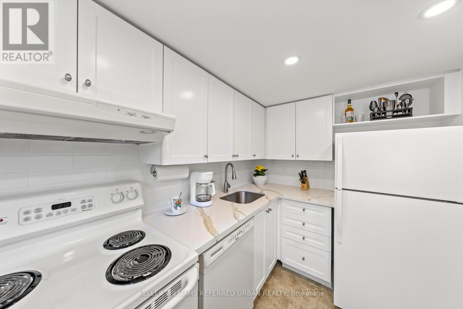 Photo 7 of 618 574 Wellington Street W, Toronto ON