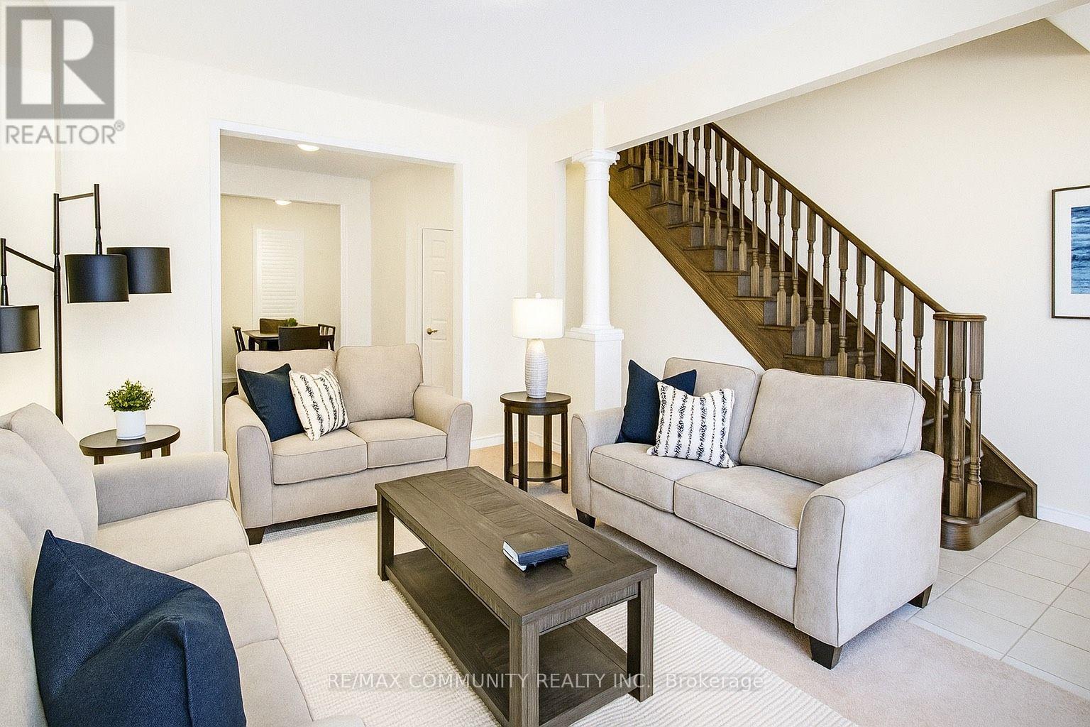 Photo 4 of 136 John Matthew Crescent, Clarington ON