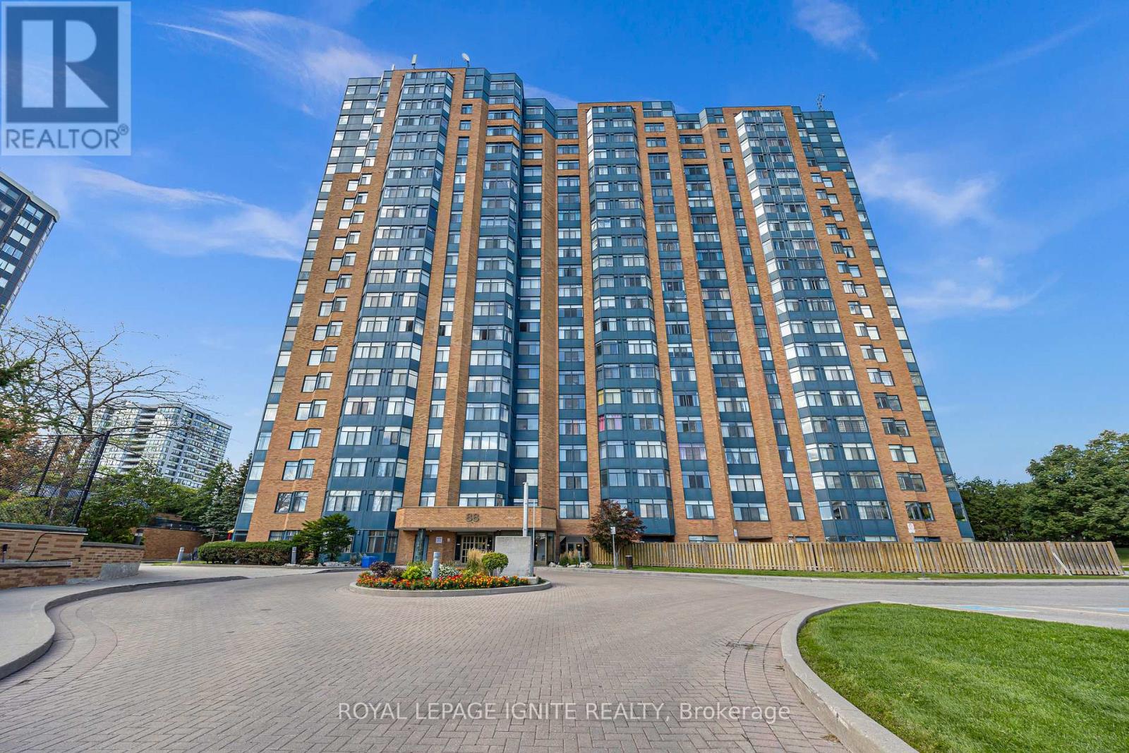 Photo 1 of 215 88 Alton Towers Circle, Toronto ON