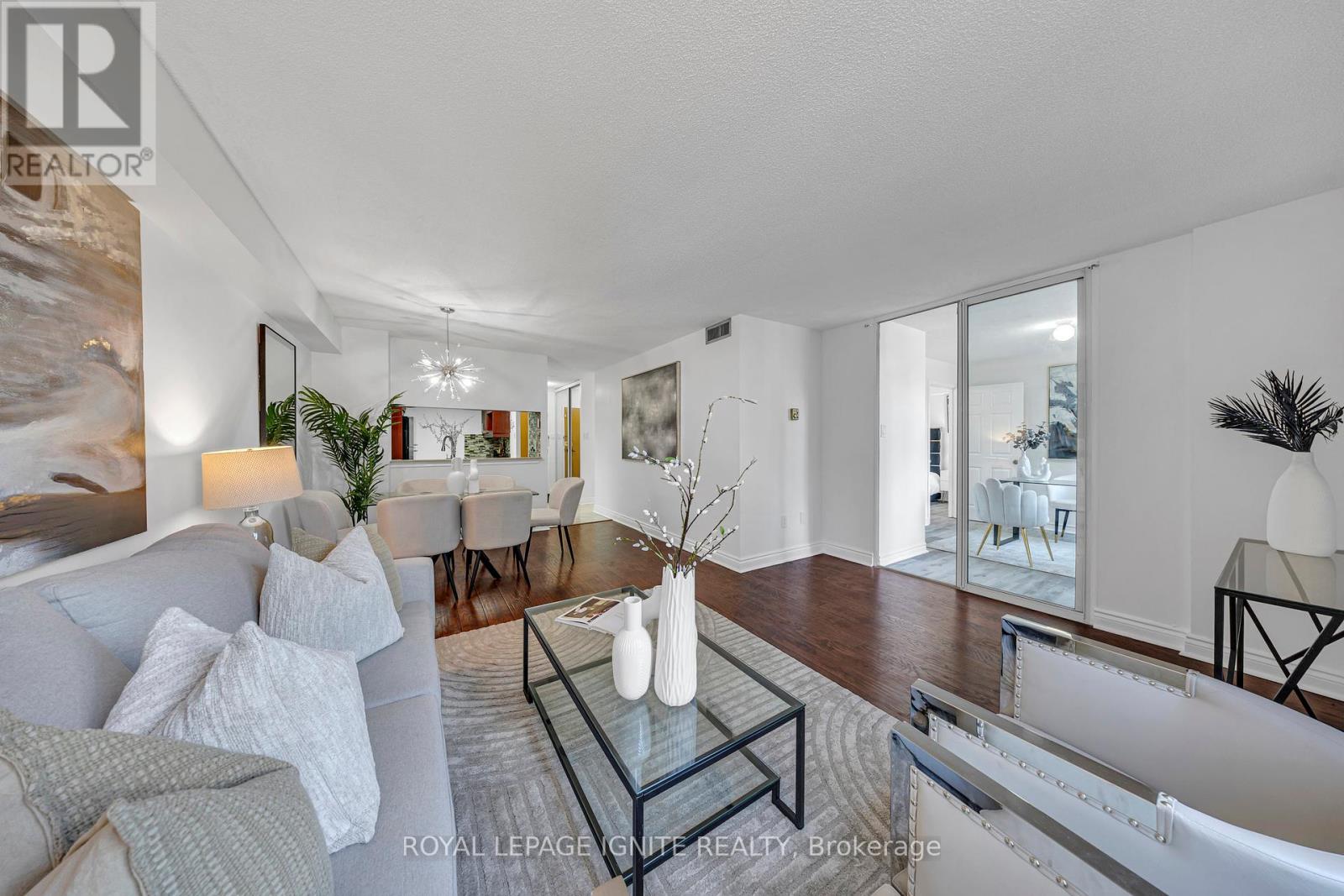 Photo 13 of 215 88 Alton Towers Circle, Toronto ON