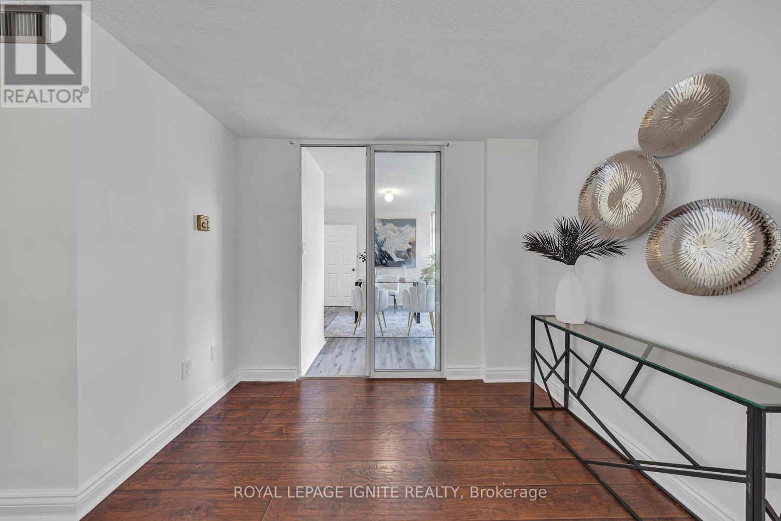 Photo 15 of 215 88 Alton Towers Circle, Toronto ON