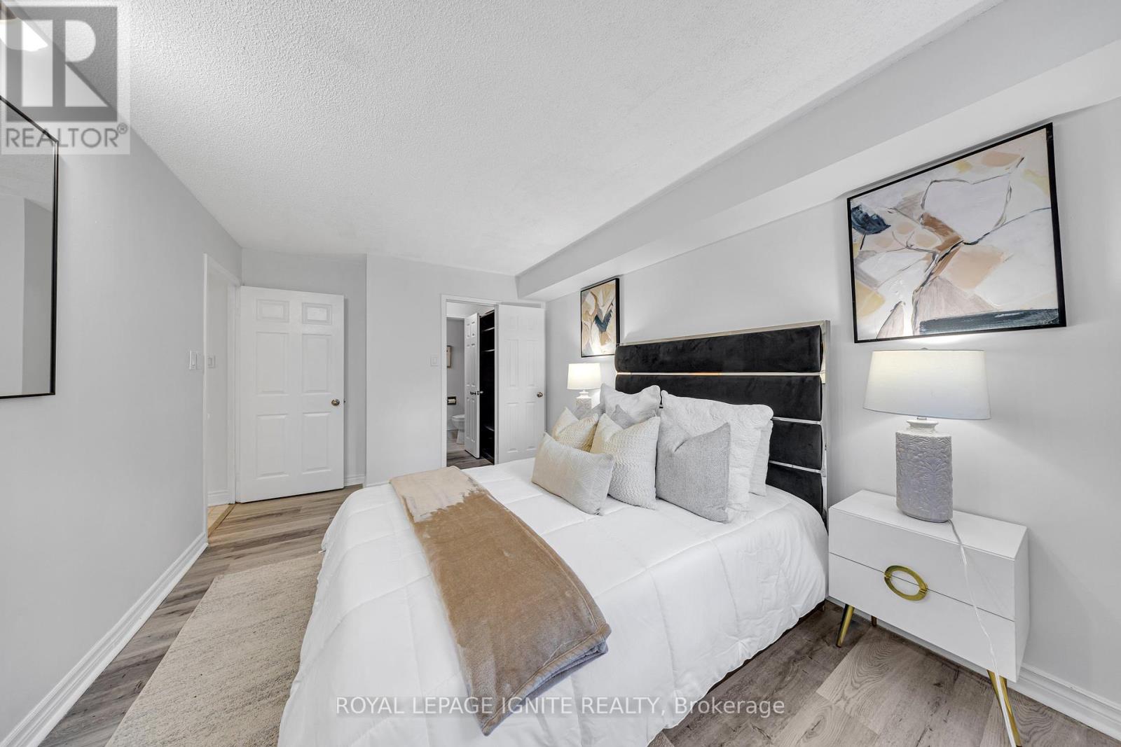 Photo 18 of 215 88 Alton Towers Circle, Toronto ON