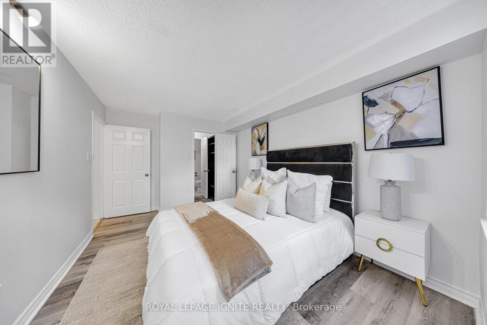 Photo 19 of 215 88 Alton Towers Circle, Toronto ON