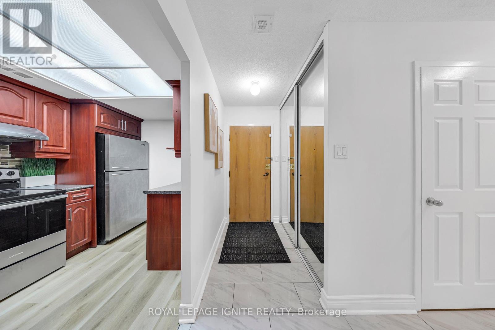 Photo 2 of 215 88 Alton Towers Circle, Toronto ON