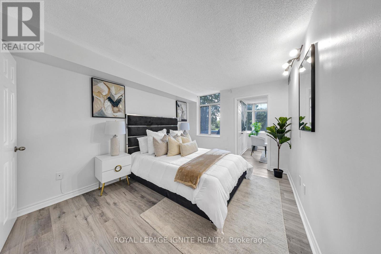 Photo 21 of 215 88 Alton Towers Circle, Toronto ON