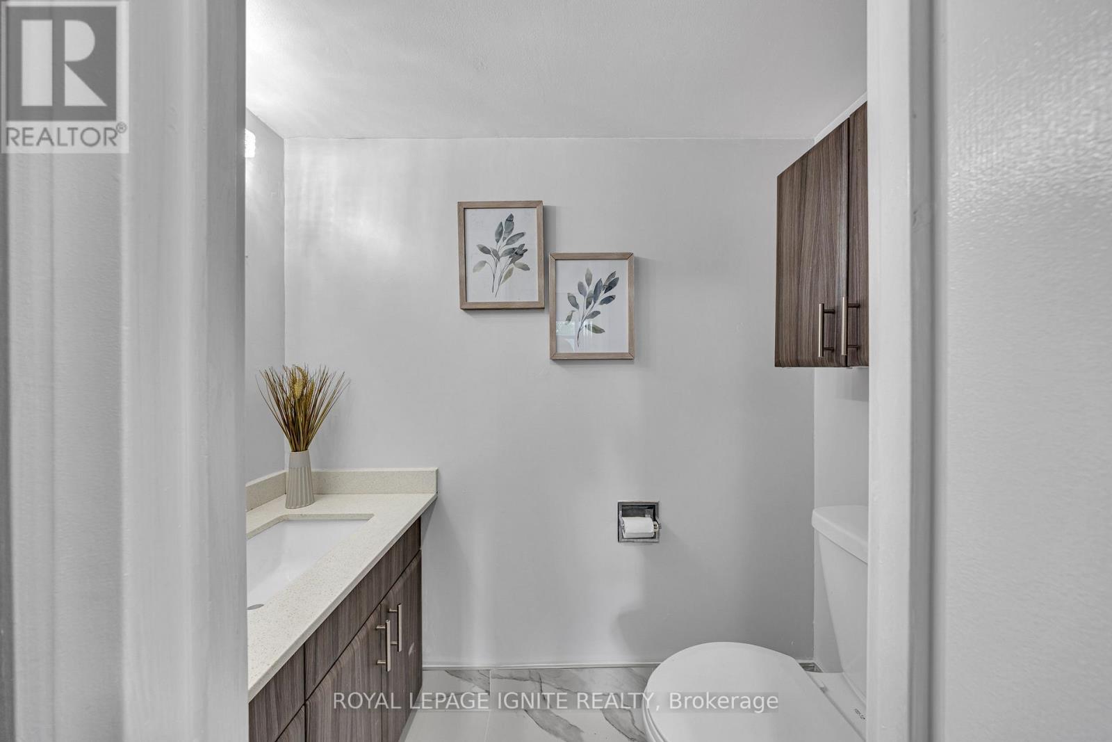 Photo 23 of 215 88 Alton Towers Circle, Toronto ON