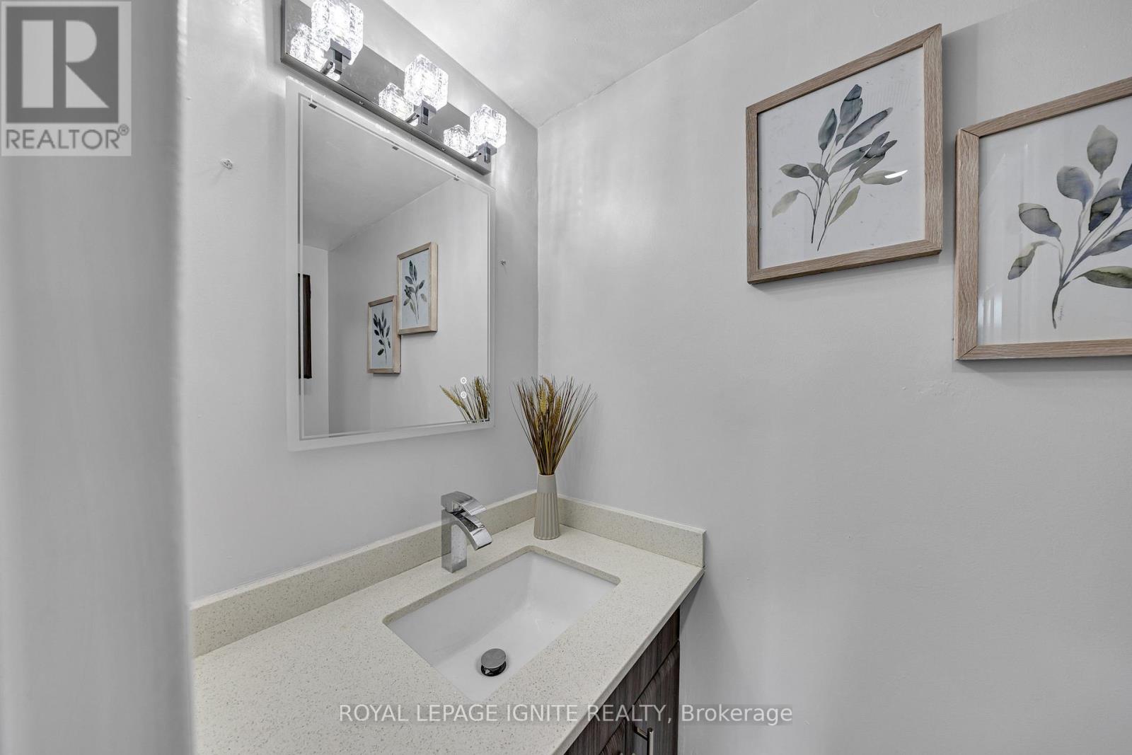 Photo 24 of 215 88 Alton Towers Circle, Toronto ON