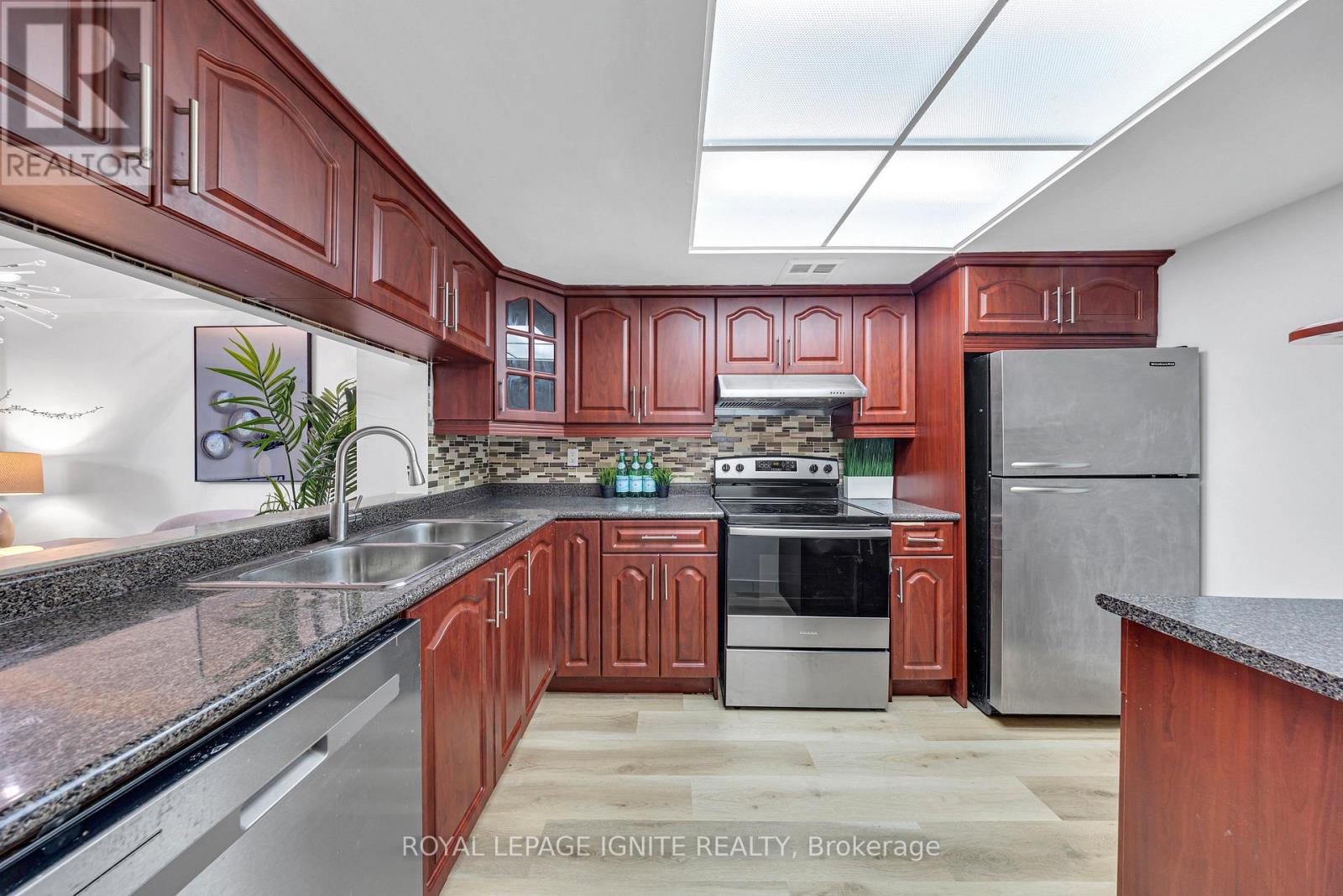 Photo 3 of 215 88 Alton Towers Circle, Toronto ON
