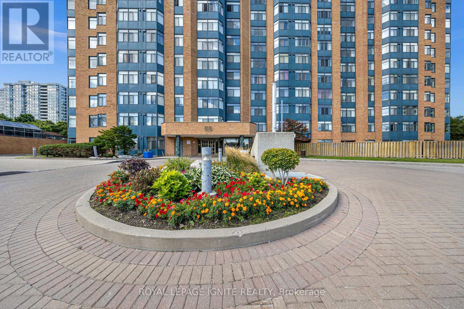 Photo 44 of 215 88 Alton Towers Circle, Toronto ON
