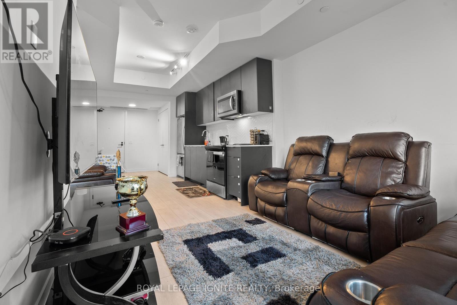 Photo 12 of 414 1604 B Charles Street, Whitby ON
