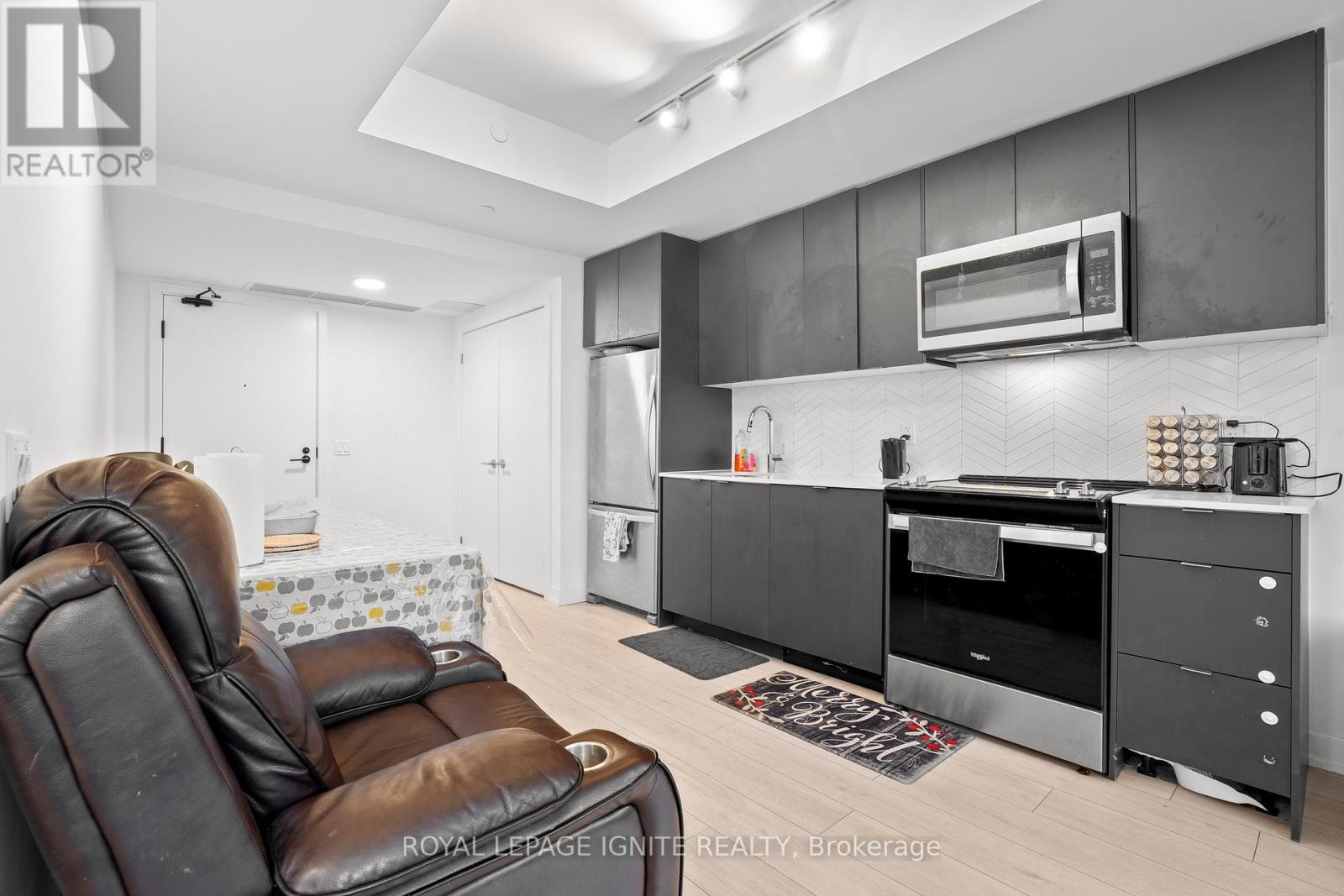 Photo 7 of 414 1604 B Charles Street, Whitby ON
